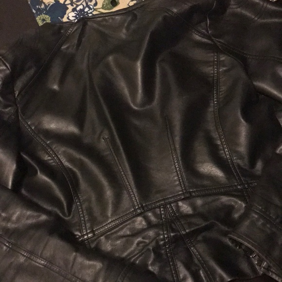 Leather jacket - Picture 5 of 6